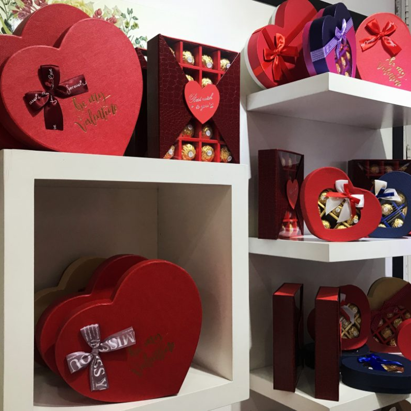 Socola Valentine Ferrero Hộp Trái Tim Đỏ 9 Viên